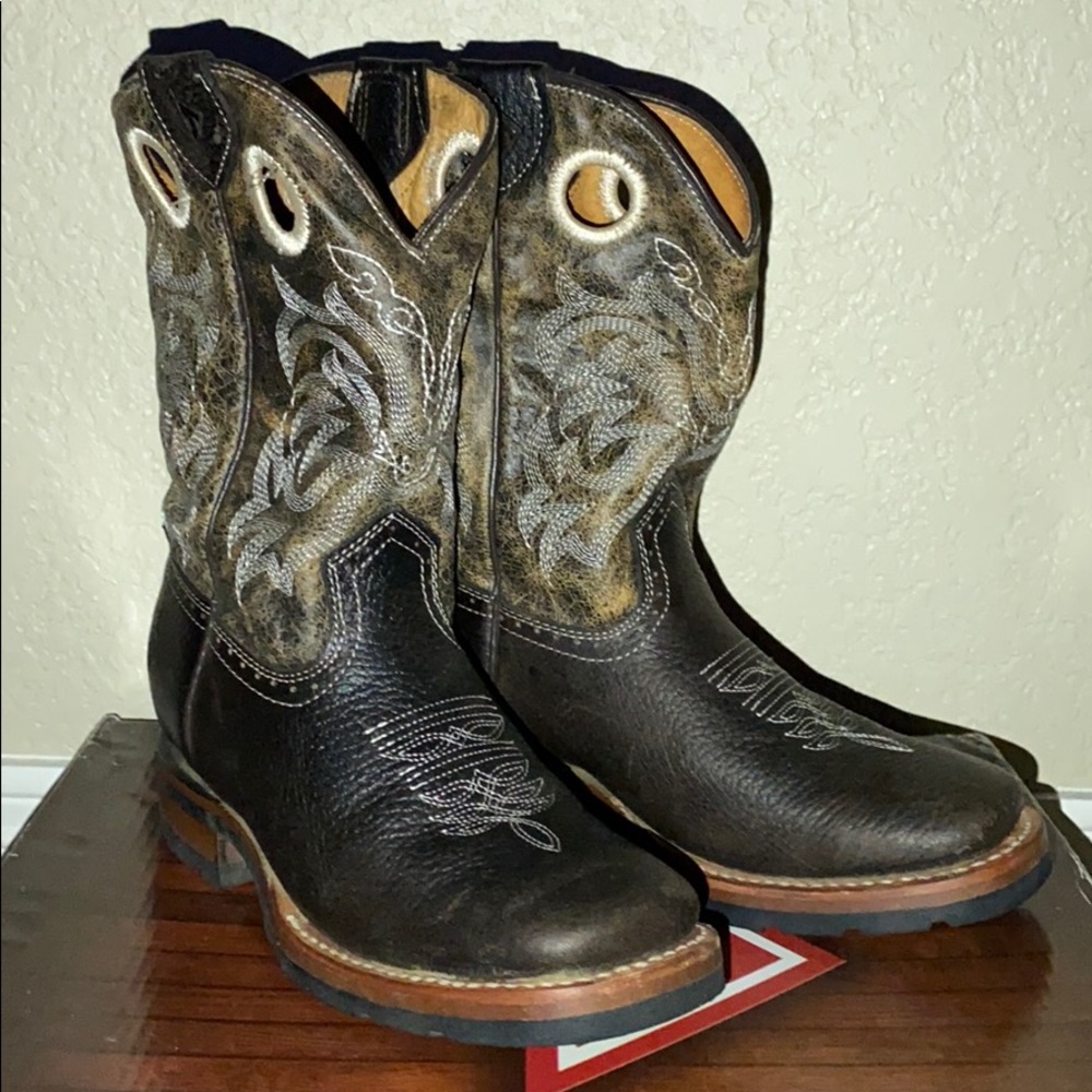 Kids size 1 Red diamond boots